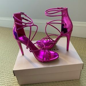 💗Pink Metallic Heels💗